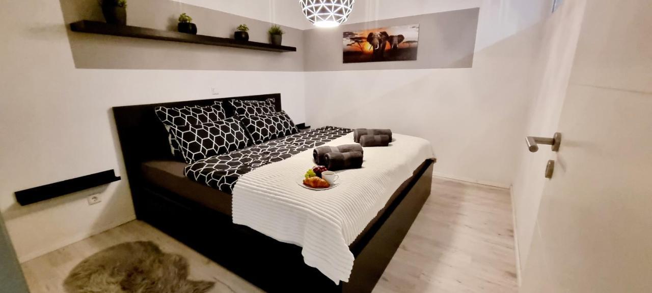 Ferienwohnung New Modern Selfcheckin Publicfreeparking Highspeed Wifi Kingsizebed Baden-Baden Exterior foto