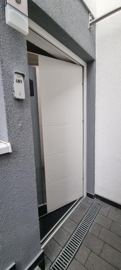 Ferienwohnung New Modern Selfcheckin Publicfreeparking Highspeed Wifi Kingsizebed Baden-Baden Exterior foto