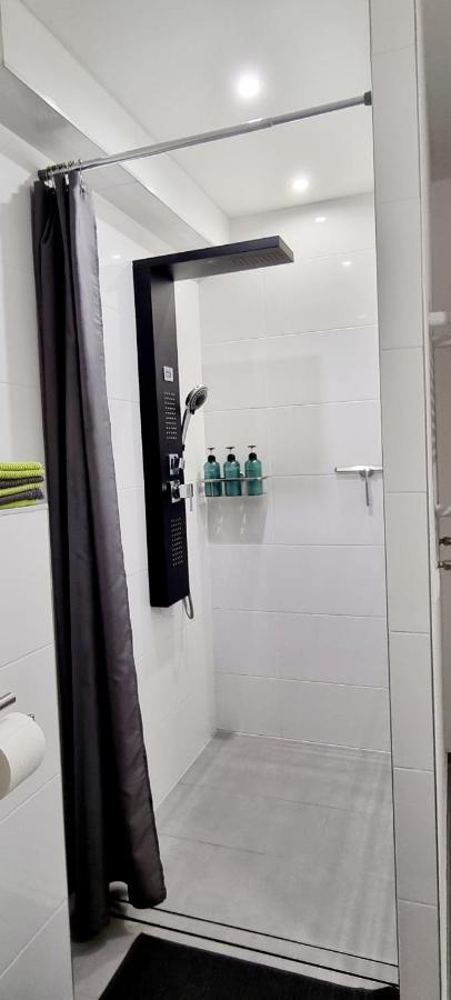 Ferienwohnung New Modern Selfcheckin Publicfreeparking Highspeed Wifi Kingsizebed Baden-Baden Exterior foto